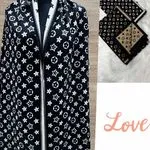 Szaliki damskie czarne z białymi gwiazdami Love Cashmere