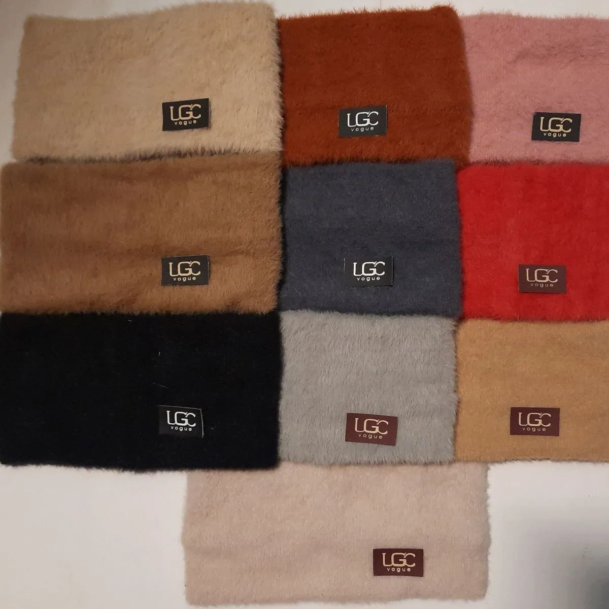Opaski damskie UGG futrzane 12 kolorów