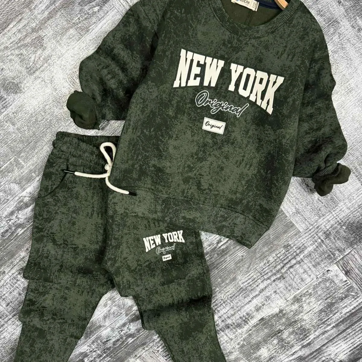 Zestaw Ubrania Dziecięce New York 6-14L