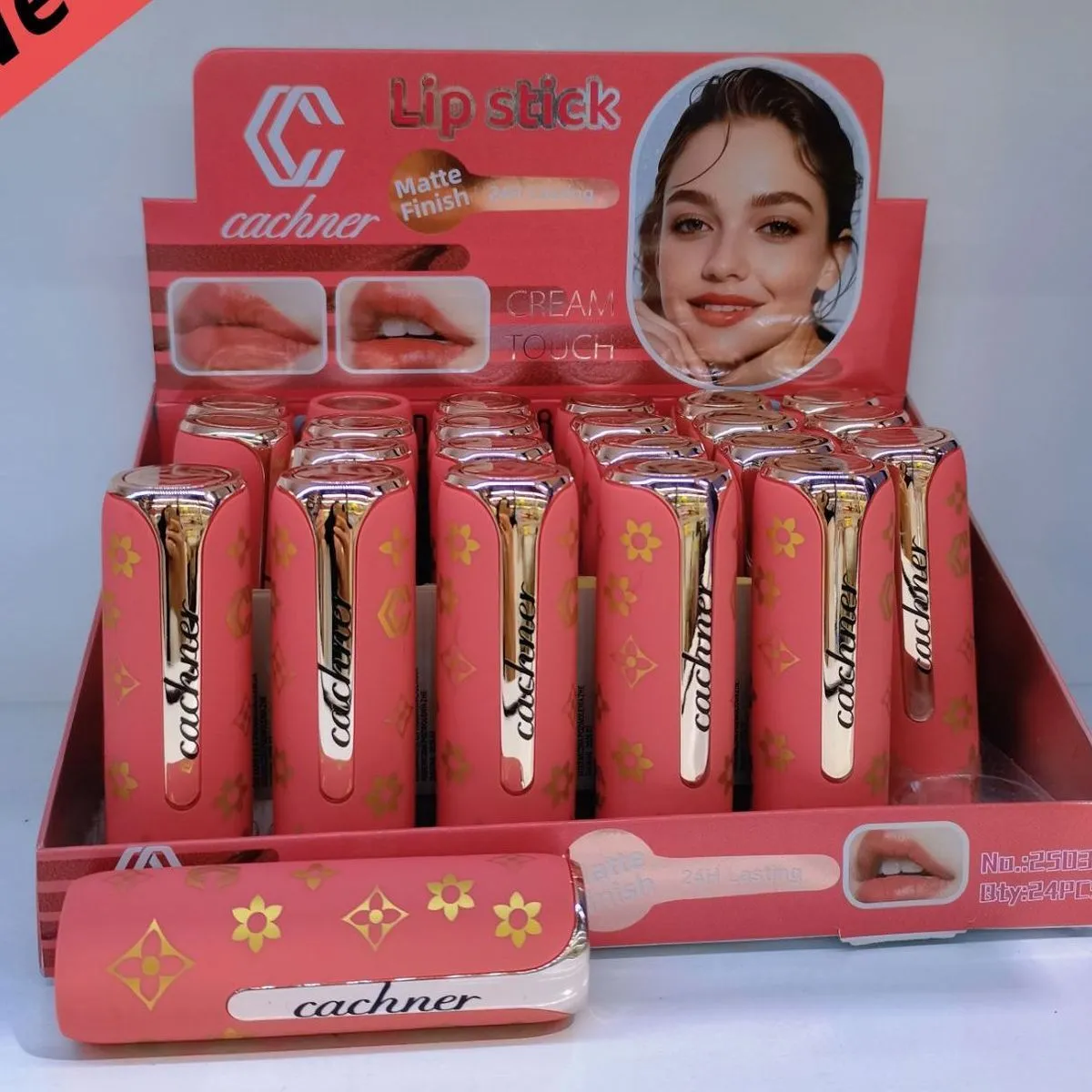 Cachna Matte Lipstick Kremowa Pomadka 24 szt