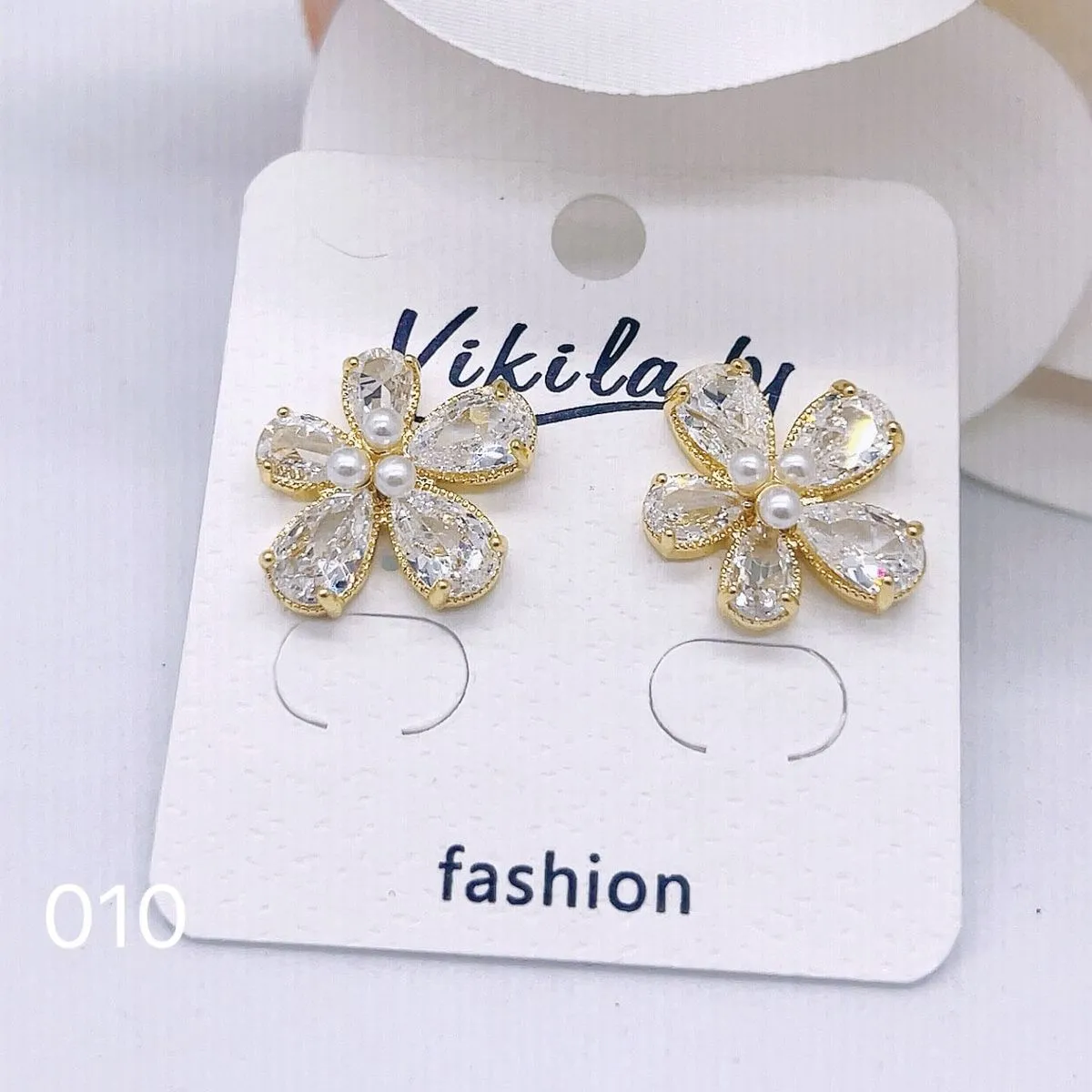Kolczyki damskie kwiatowe Vikikilbaby z cyrkoniami