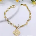 Bransoletka damska złota z zawieszką kwiatową 012