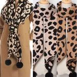 Szaliki damskie akrylowe z wzorem leopard 3 kolory z pomponami