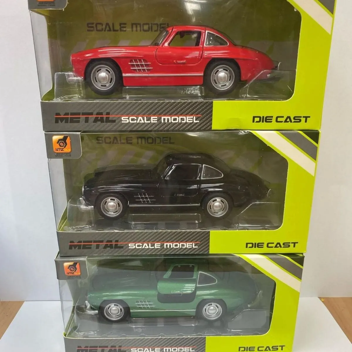 Zestaw 3 Metalowych Modeli Samochodów Die Cast Scale 1:100