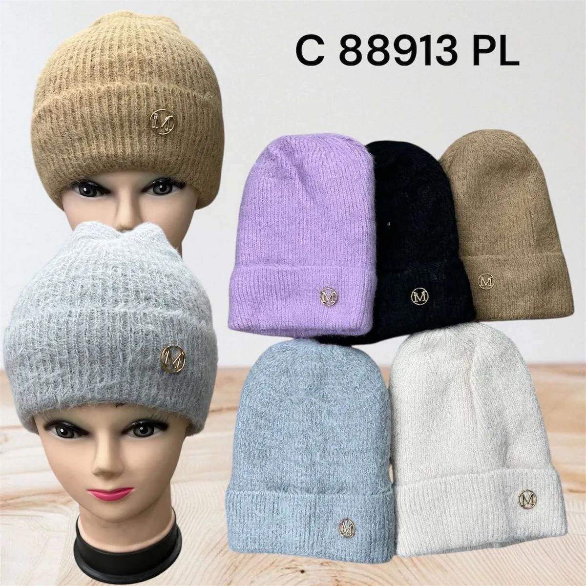 Czapki damskie beanie w 6 kolorach z metalowym logo