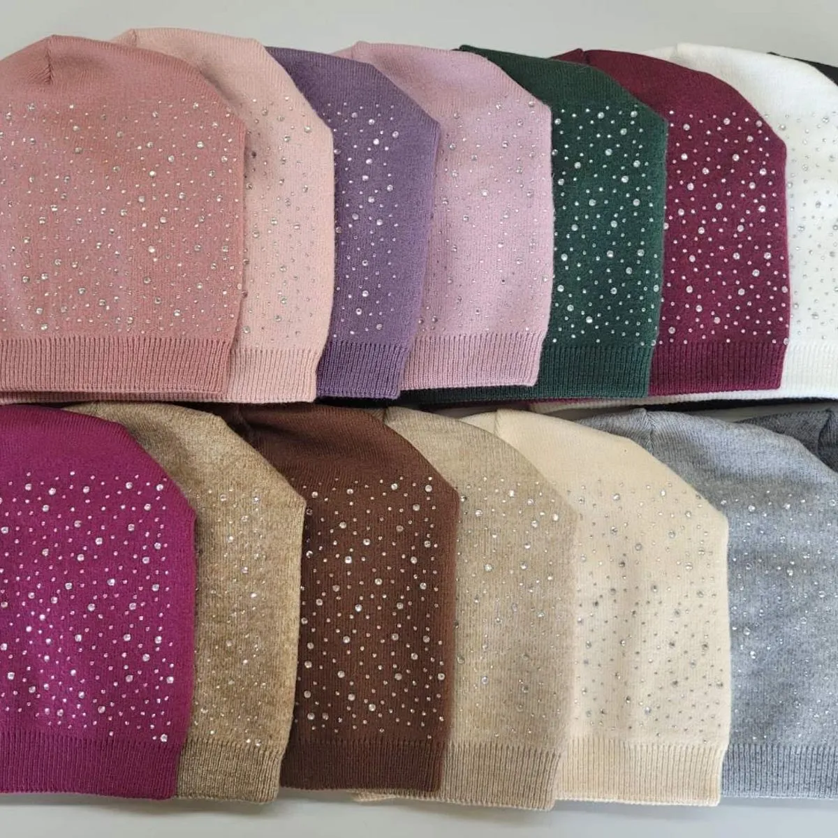 Czapki damskie beanie z brokatem, 12 szt