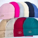 Czapki damskie beanie z metalowymi kółkami 12 szt