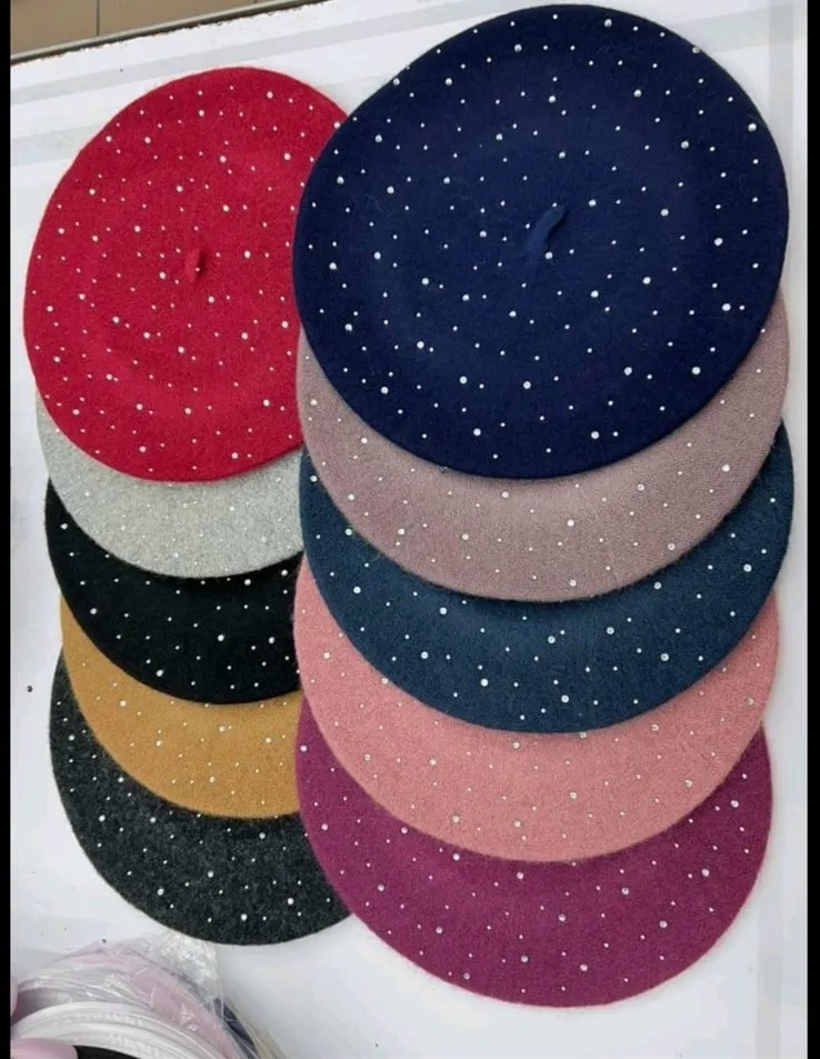 Czapki damskie beanie z cekinami, 12 szt