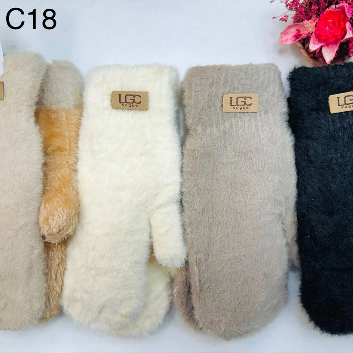 Rękawiczki damskie futrzane UGG styl C18, 4 kolory
