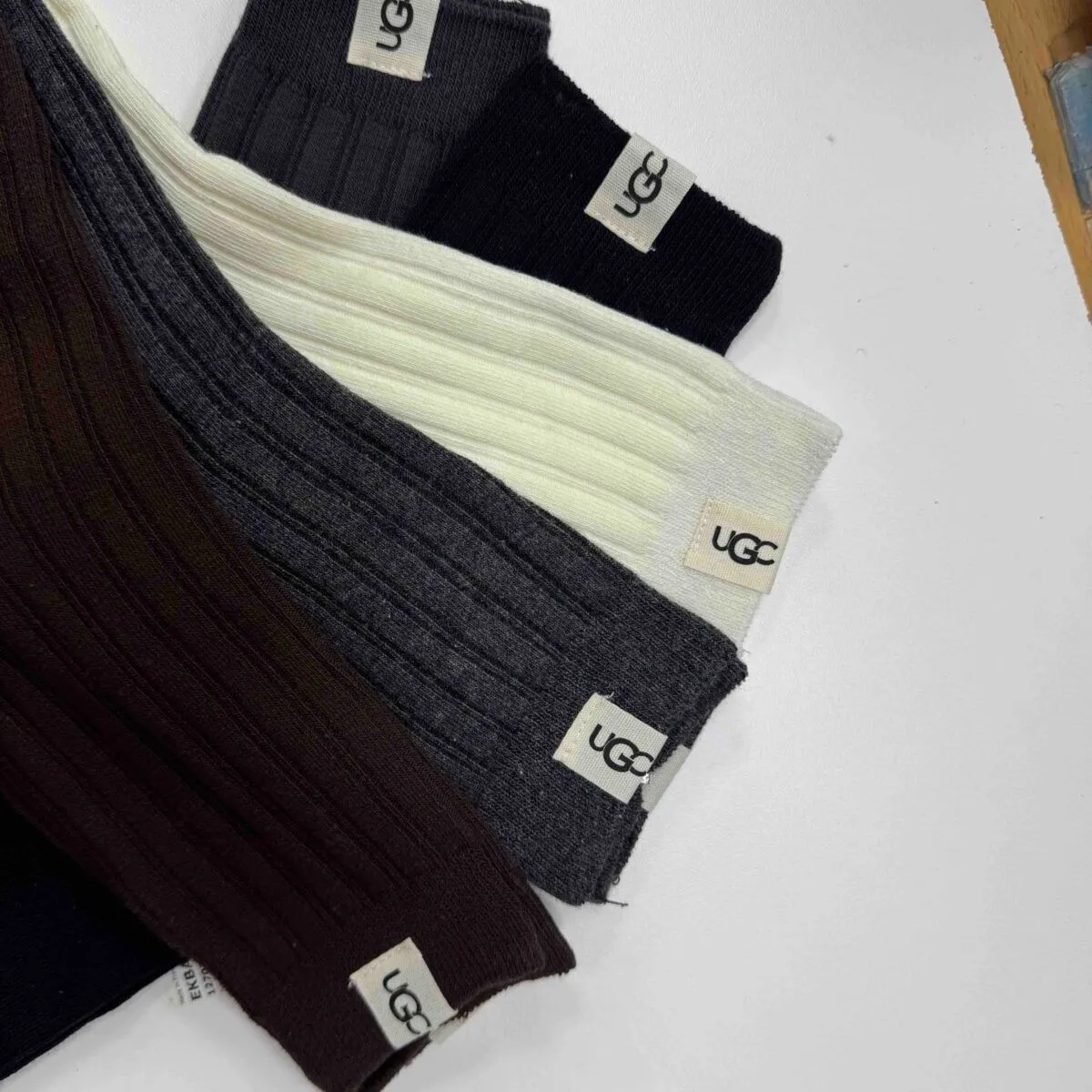 Skarpetki damskie UGG prążkowane 4 szt. różne kolory