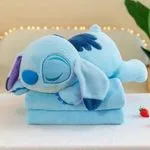 Maskotka Stitch z kocykiem niebieska