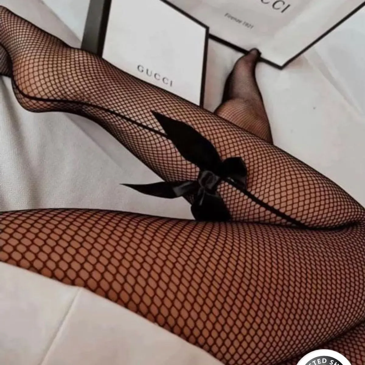 Rajstopy damskie czarne siatkowe z kokardą C18