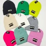 Czapki damskie beanie z naszywką DOMESTI różne kolory