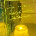 Lampka nocna LED wyświetlacz weekendowych życzeń