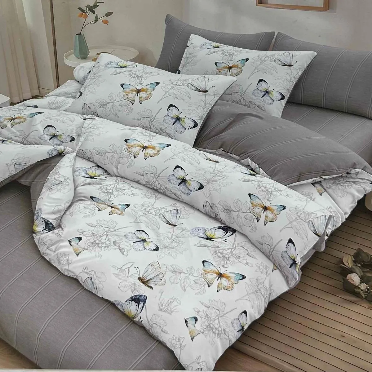Komplet Pościel Milano 4CZ 200/220 z Motywem Motyli
