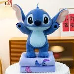 Maskotka Stitch z kocykiem niebieski