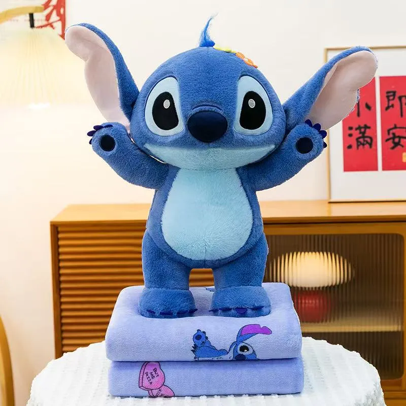 Maskotka Stitch z kocykiem niebieski