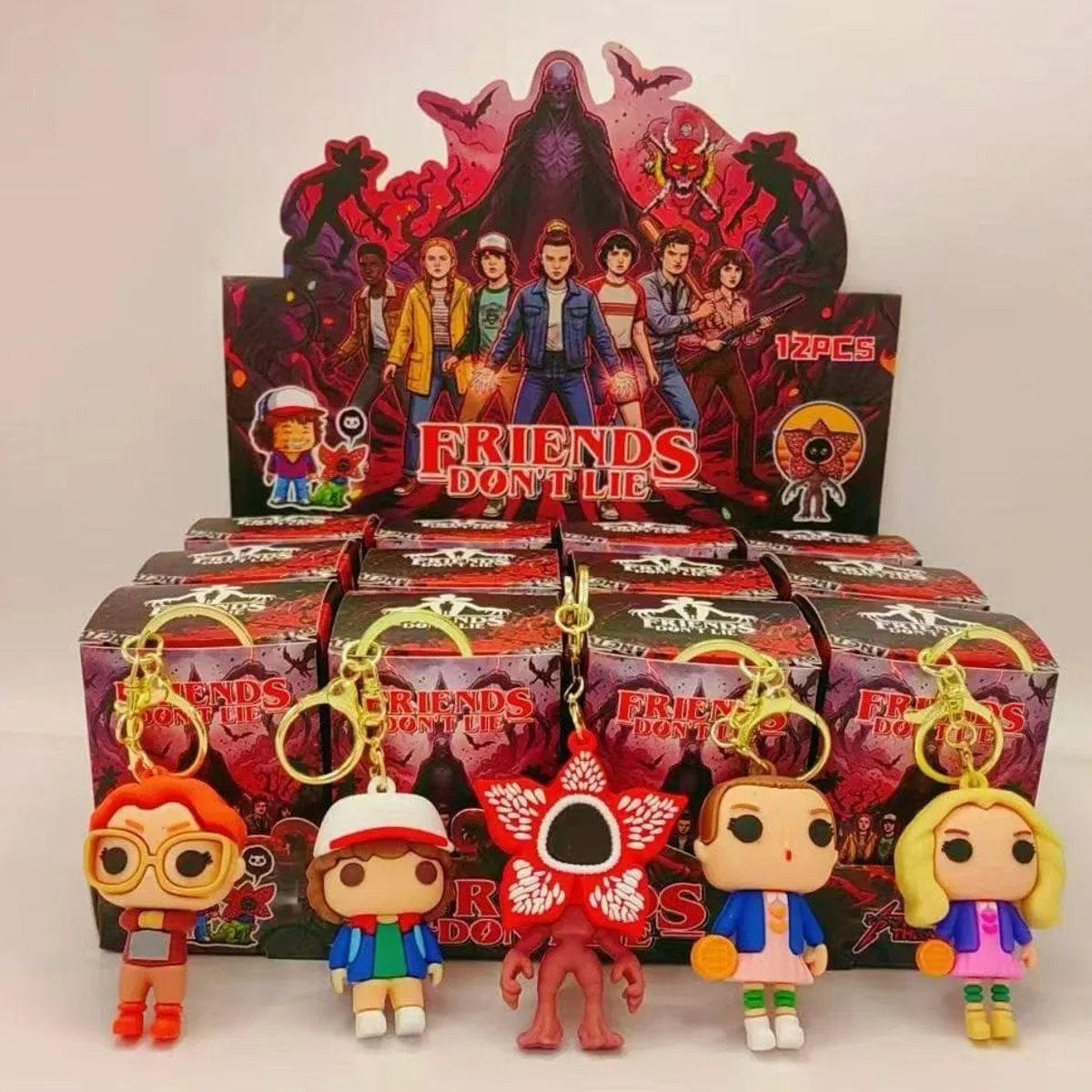 Zabawki Unboxing Brelok Friends Don't Lie Stranger Things