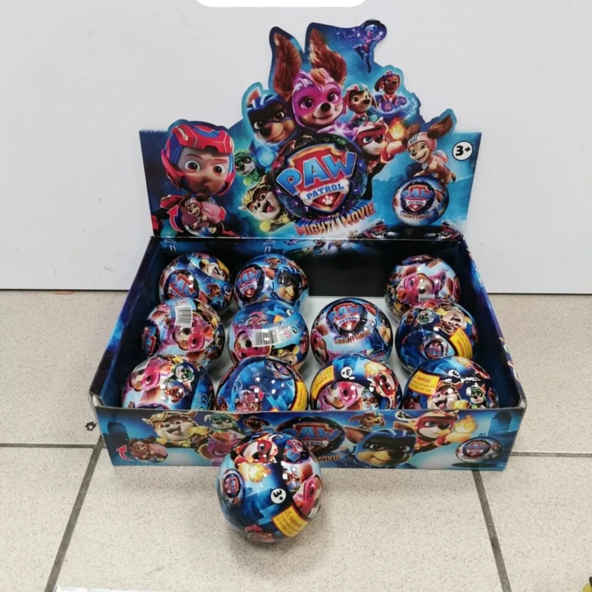 Kula Paw Patrol The Mighty Movie - Zabawka Niespodzianka 24 szt.