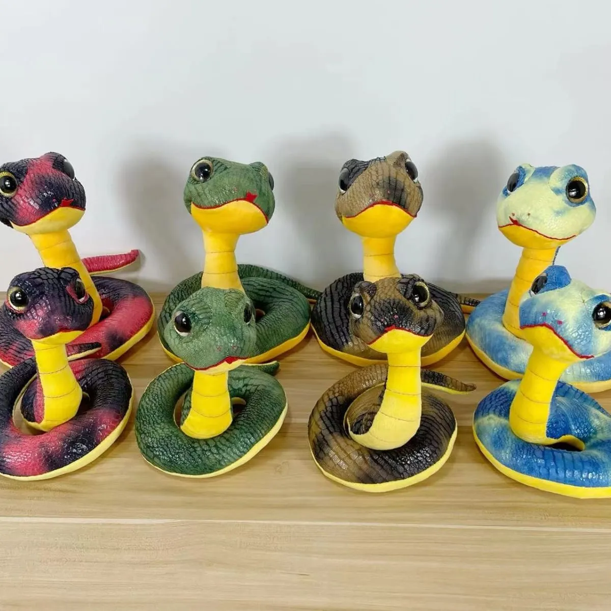 Maskotka Pluszowa Wąż 22cm Mix Kolorów