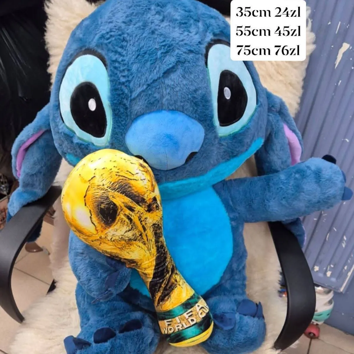 Maskotka Pluszowa Stitch z Pucharem Świata 55cm