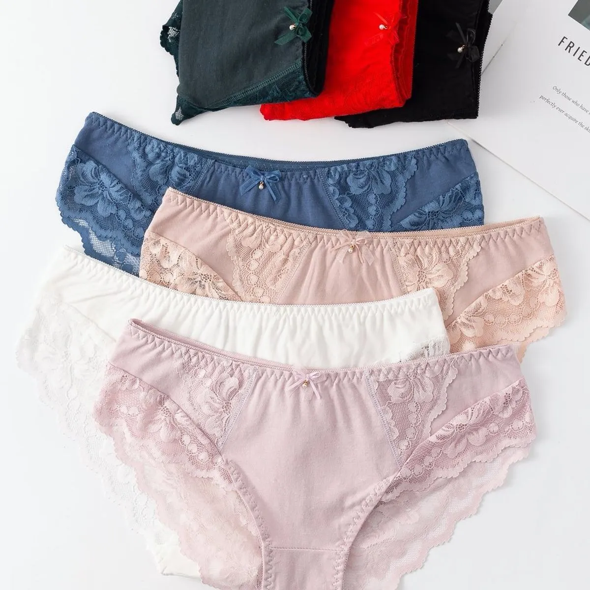 Majtki damskie Finella koronkowe S/M/L/XL 4 szt