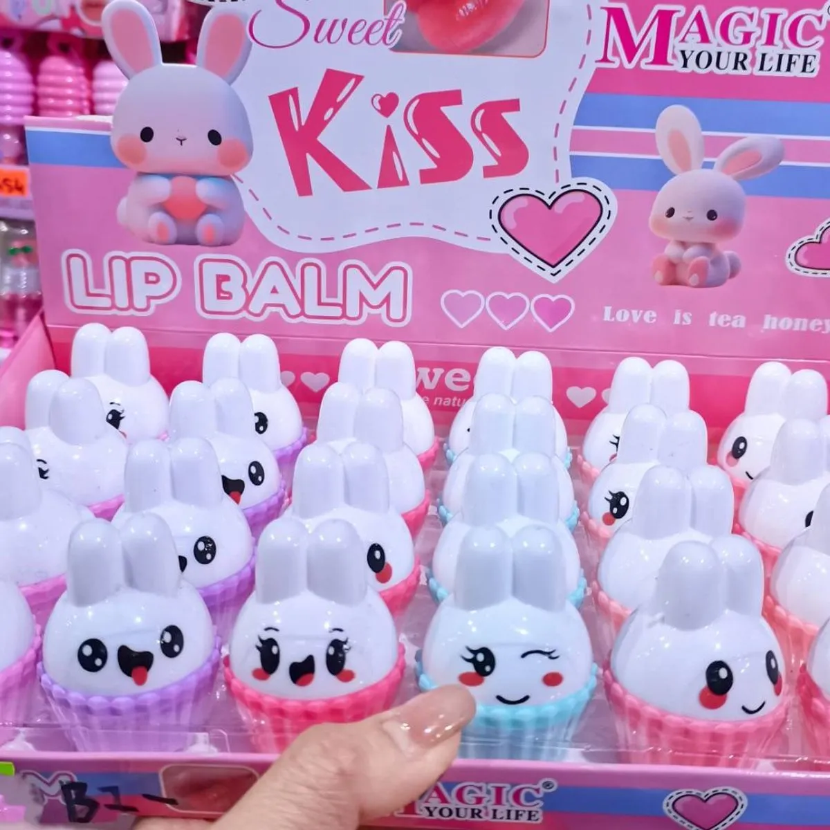 Balsam do ust Sweet Kiss Magic w kształcie króliczków 24 szt