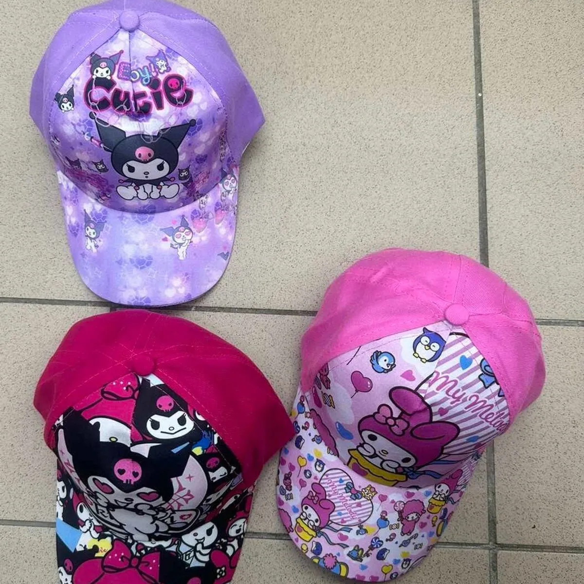 Czapki dla dzieci Kuromi i My Melody z daszkiem, mix kolorów