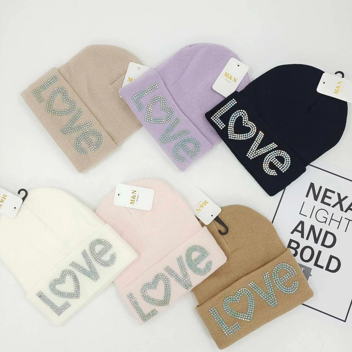 Czapki damskie beanie z napisem LOVE, multikolor