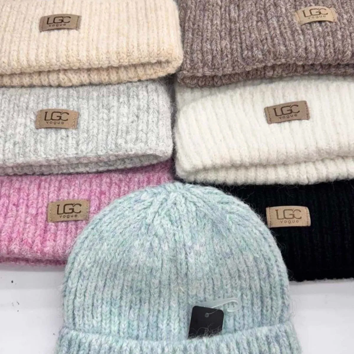 Czapki damskie beanie mix kolorów 70% akryl 30% wełna