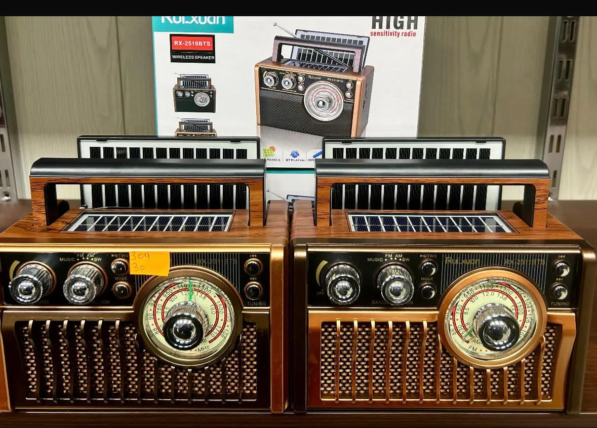 Radio Przenośne Roksan drewniane ze słuchawkami
