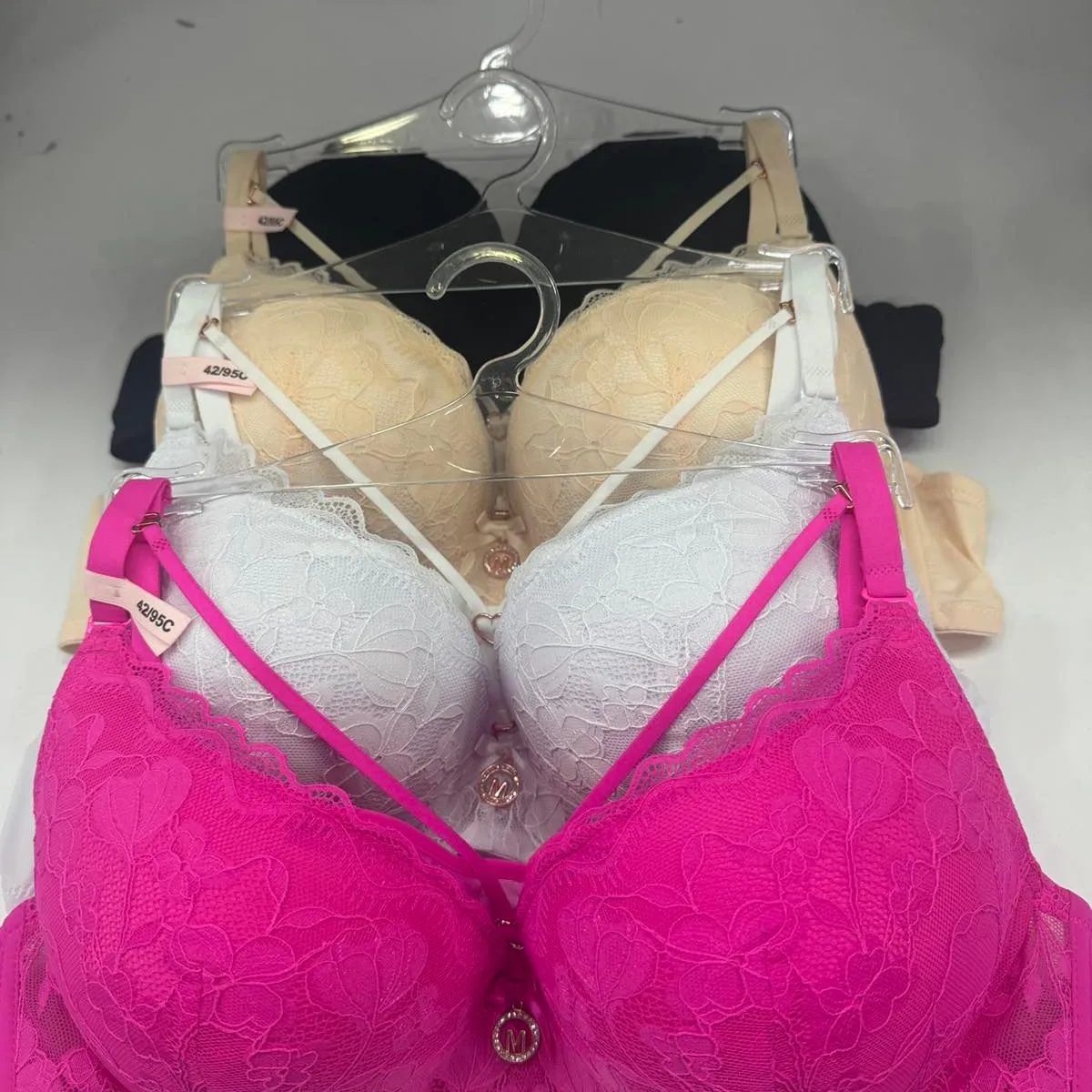 Biustonosz Damski Koronkowy 4 szt. Różowe, Białe, Beżowe, Czarne