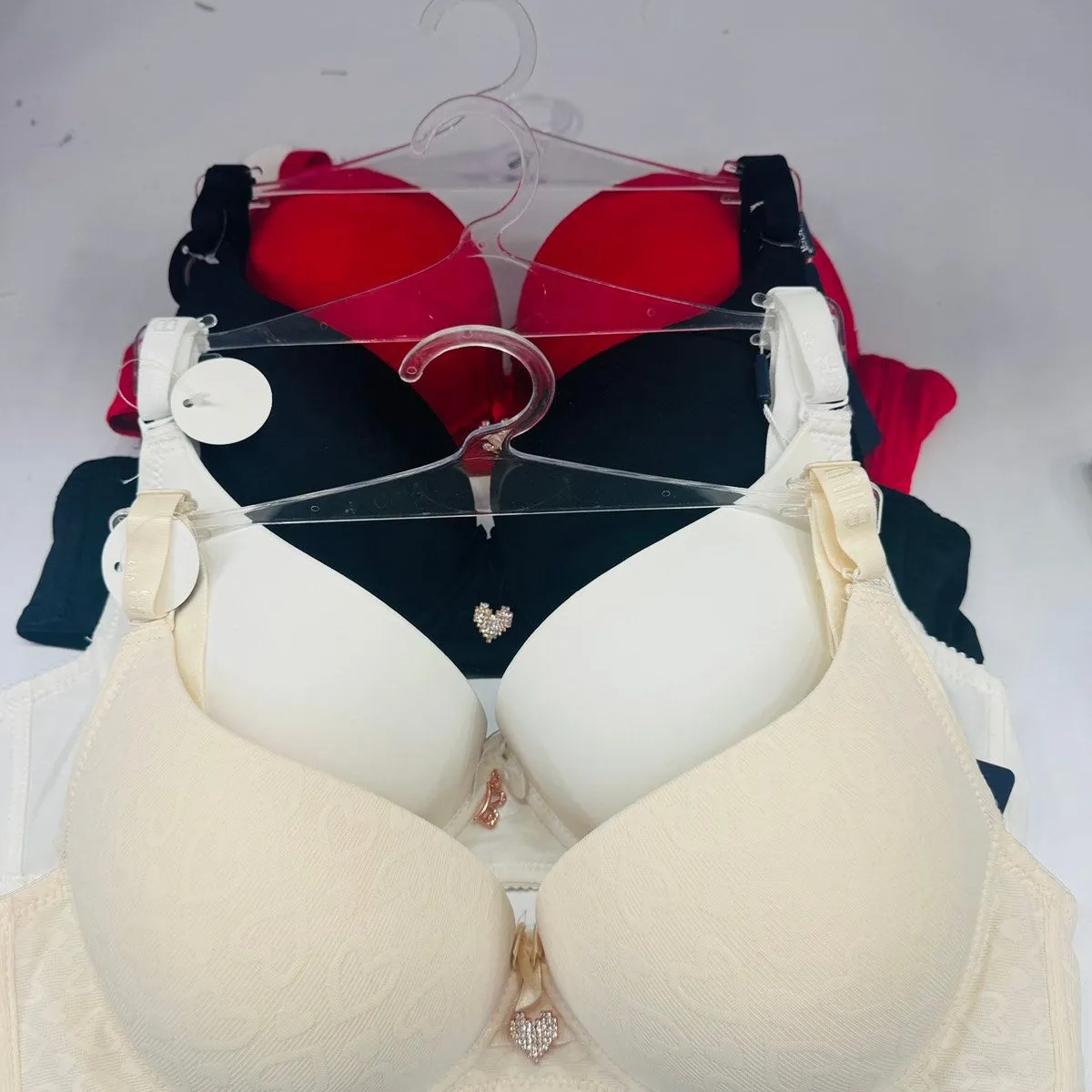 Biustonosz damski push-up beżowy/czarny/biały/czerwony