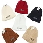 Czapki damskie beanie z napisem BE YOURSELF, 6 kolorów