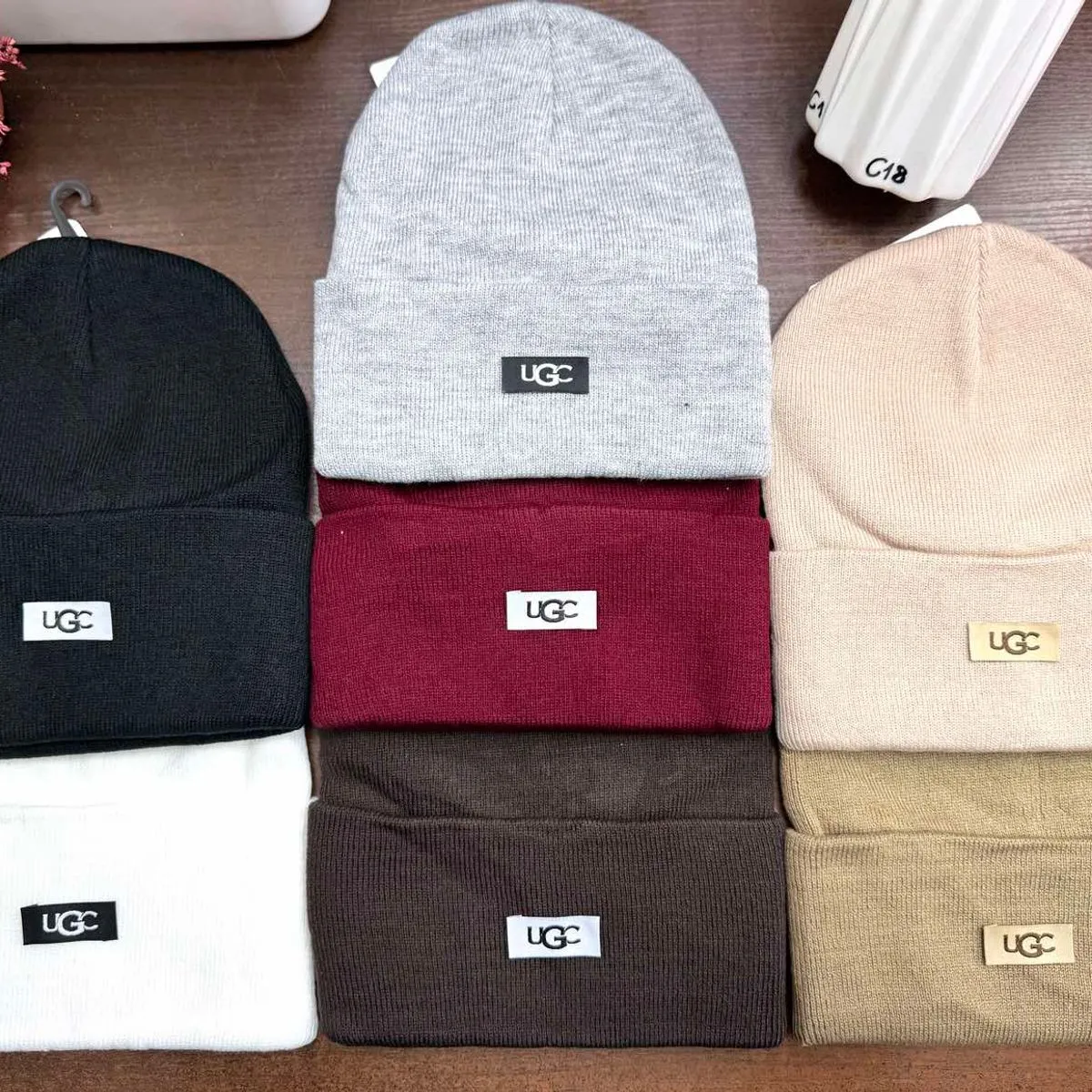 Czapki damskie beanie UGG 6 kolorów