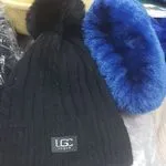 Czapki damskie z pomponem LGC czarne i niebieskie