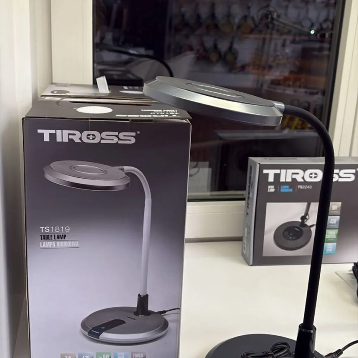 Lampka biurkowa Tiross TS-118 srebrna z elastycznym ramieniem