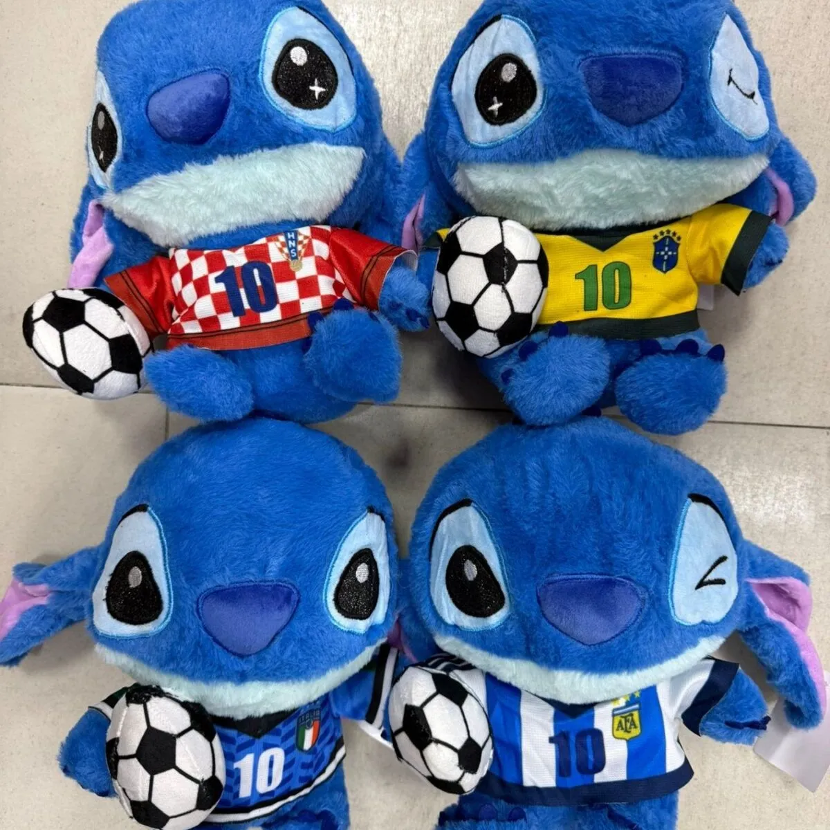 Maskotka Pluszowa Stitch 20cm z Piłką Nożną