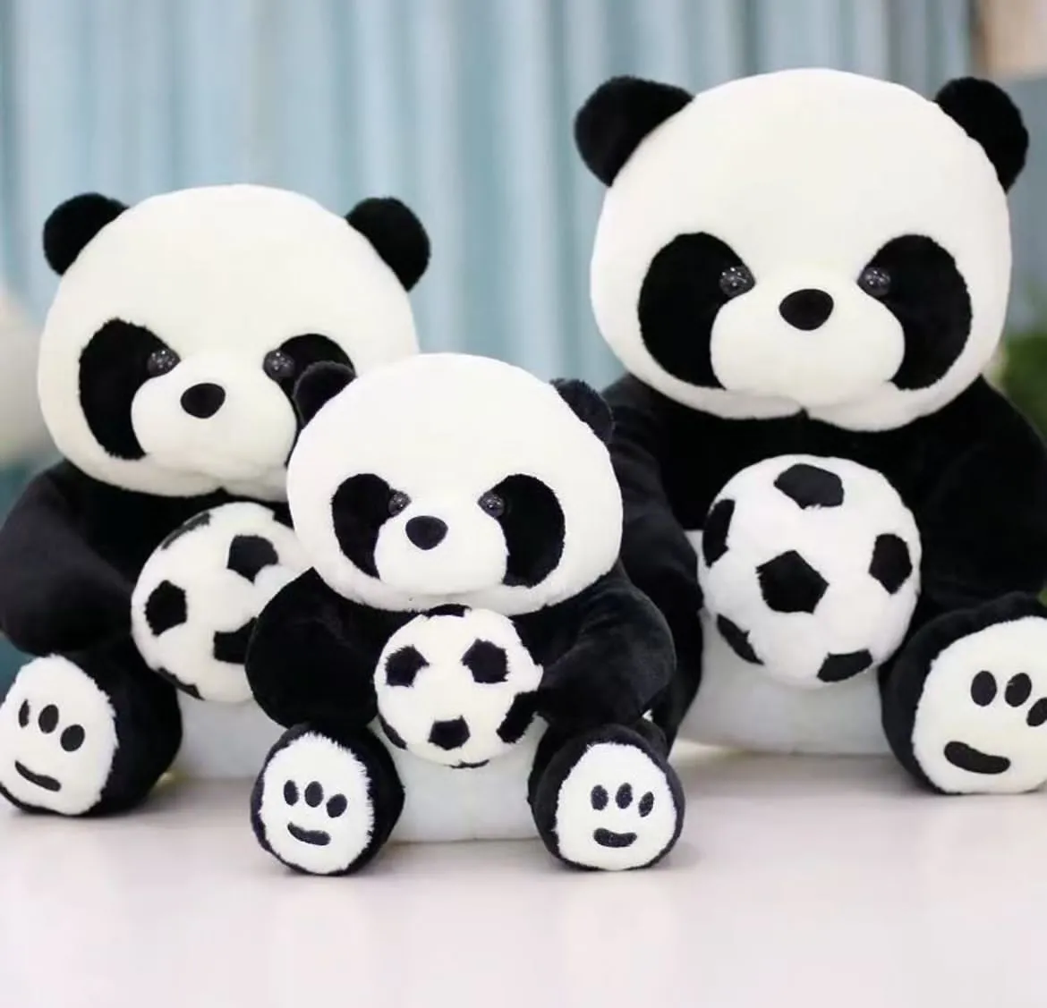 Maskotka Pluszowa Panda z Piłką 40cm