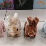 Interaktywne maskotki króliczki na baterie, 4 szt.