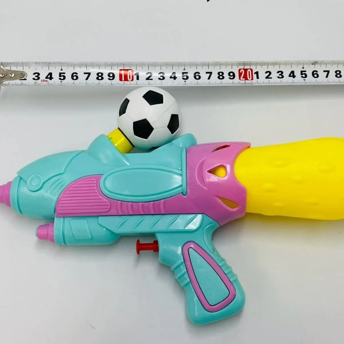 Pistolet na wodę z piłką nożną turkusowo-żółty