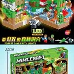 Zestaw klocków Minecraft Forest Caves z LED 32cm