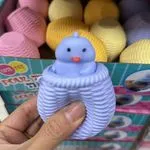 Zabawki Squeeze Toys Gniotek Kurczaczek w Koszyku 24 szt.