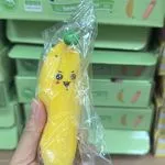 Zabawka Squishy Toys Gniotek Banan z Buzią, 12 szt.
