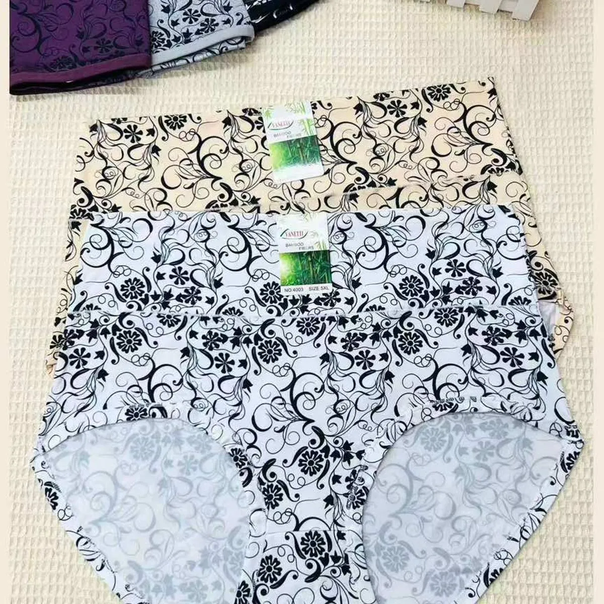 Majtki damskie 3 szt. beżowe/czarne/fioletowe 38-42cm 4XL-6XL