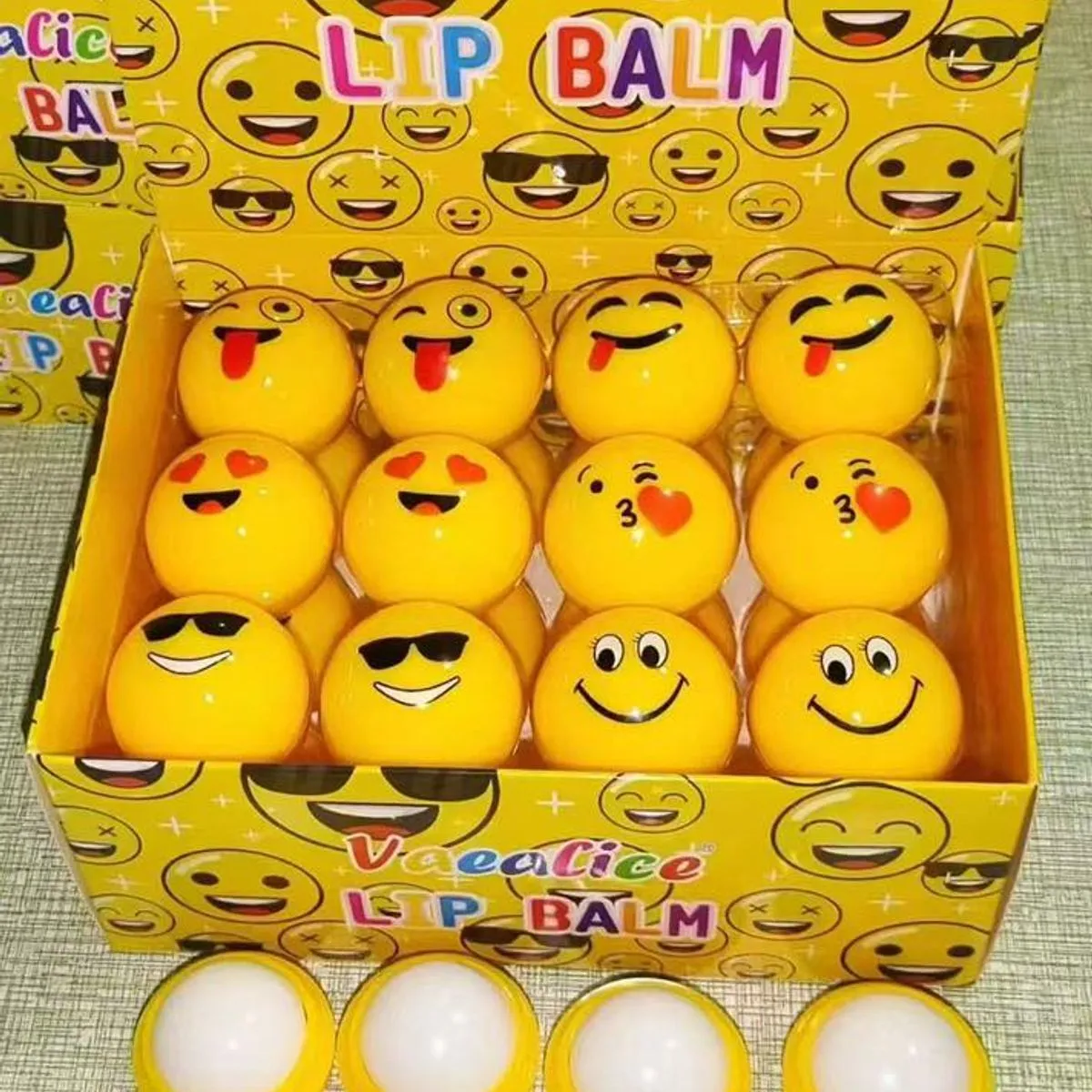 Błyszczyk do ust Vealice Lip Balm w kształcie emotikonów