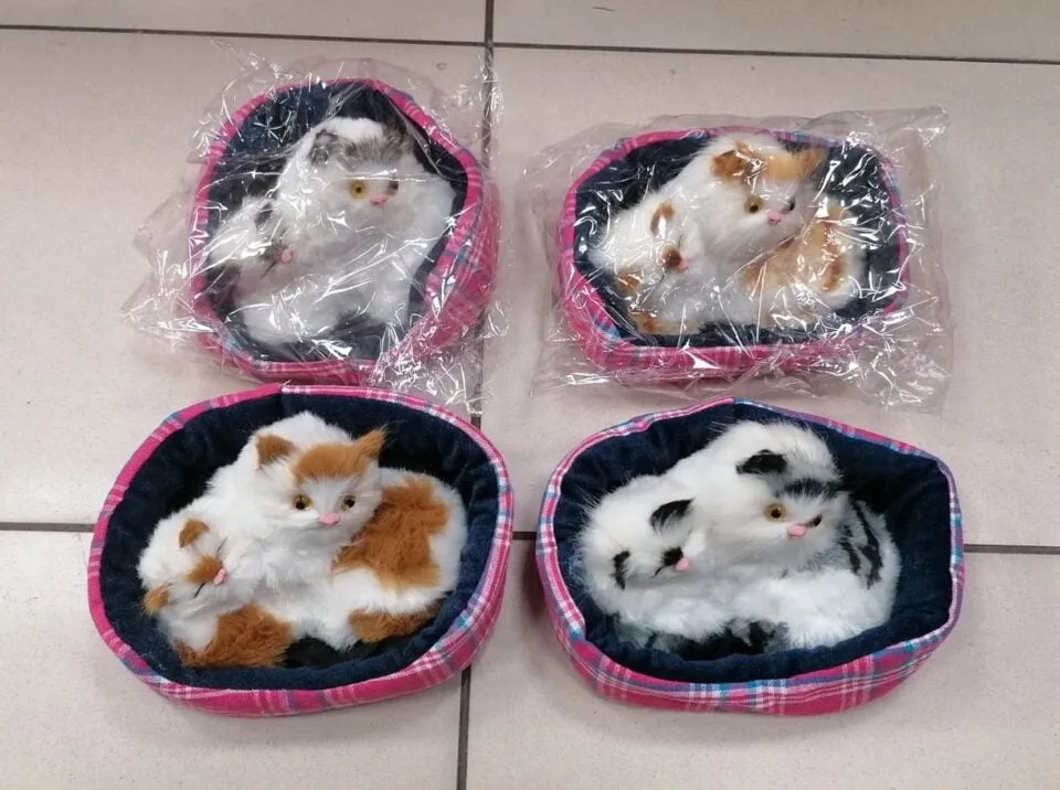 Kotki z dźwiękiem w koszyczku, zestaw maskotek, mix kolorów