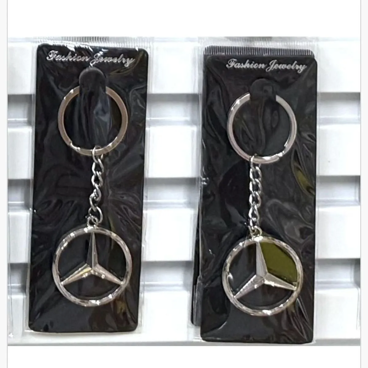 Brelok do kluczy Mercedes srebrny z zielonym akcentem