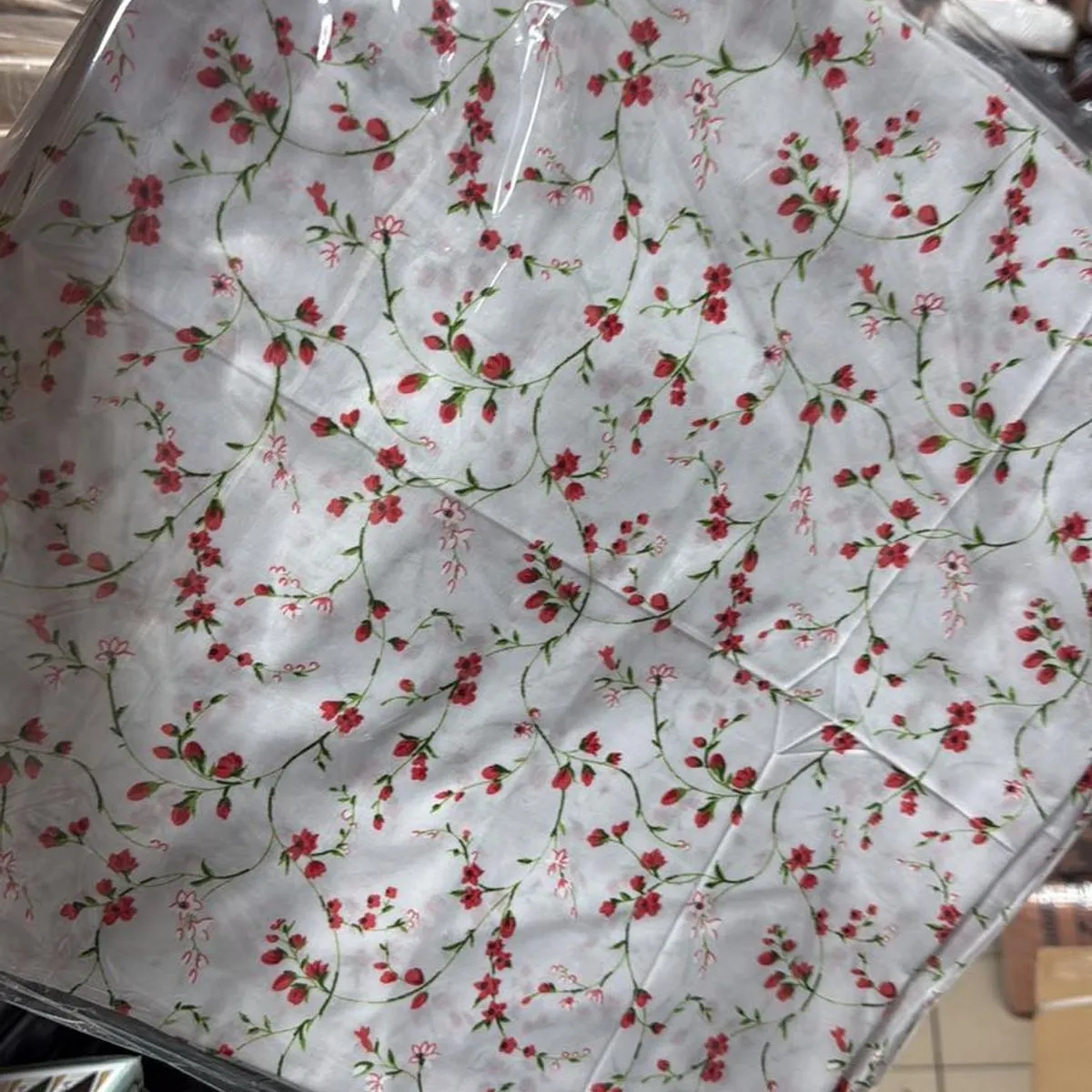 Poszewki 40x40 cm białe z czerwonym wzorem kwiatowym