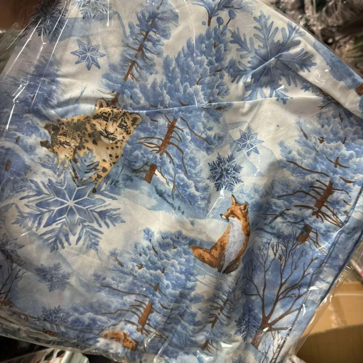Poszewki 40x40 cm z motywem zimowego lasu i zwierząt